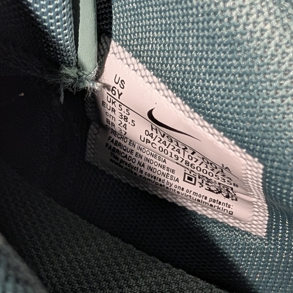 Nike Giannis Immortality 4 Women's sz 7.5 Kid's 6 Black Bicoastal Ivory & Gold - Picture 10 of 12